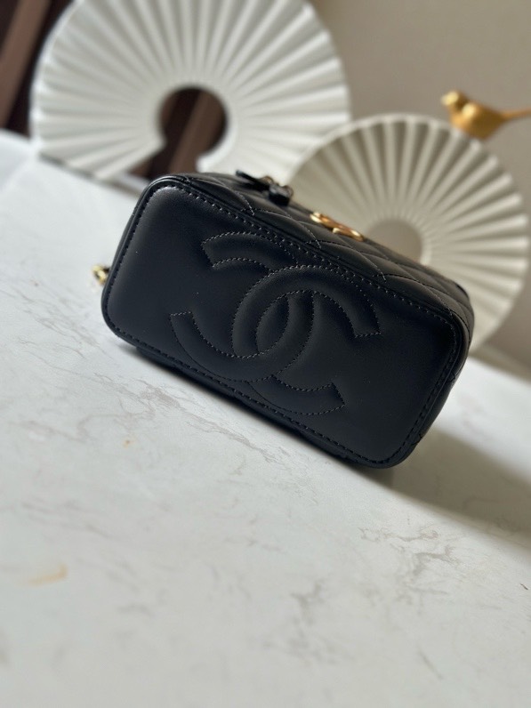 シャネル「Chanel」24C ダブルゴールドボール チェーン ボックスバッグ ブラック＆ゴールド