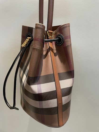 バーバリー「Burberry」TBモノグラム レザー&キャンバス ミニ ウォーターバッグ
