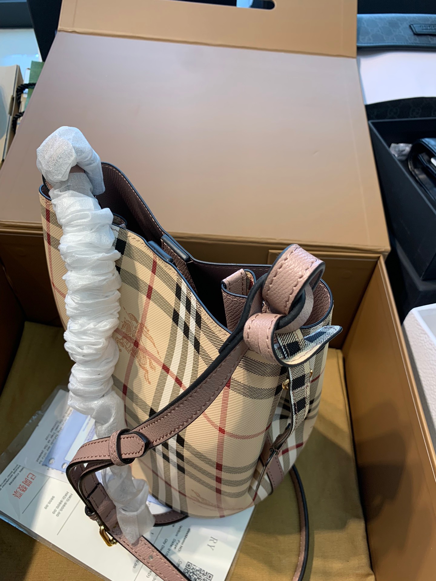 バーバリー「Burberry」TBモノグラム レザー&キャンバス ミニ ウォーターバッグ