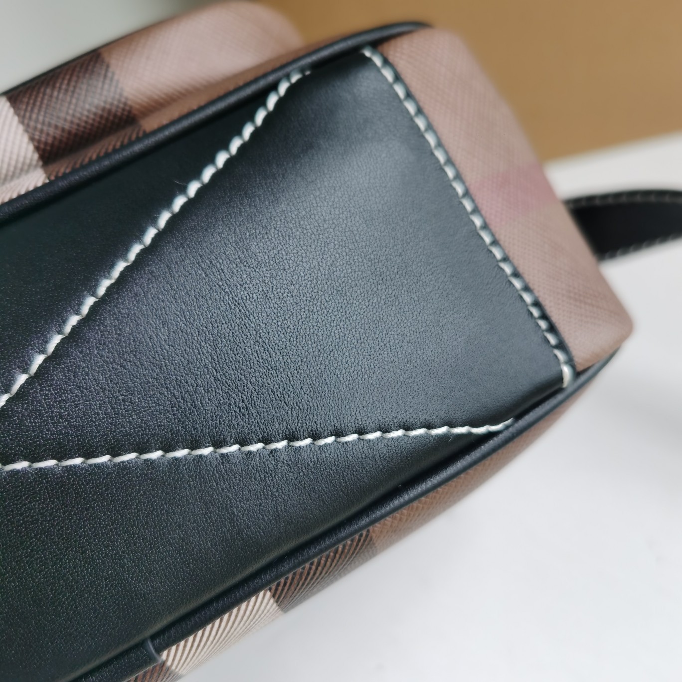 バーバリー「Burberry」チェック柄 スリングバッグ