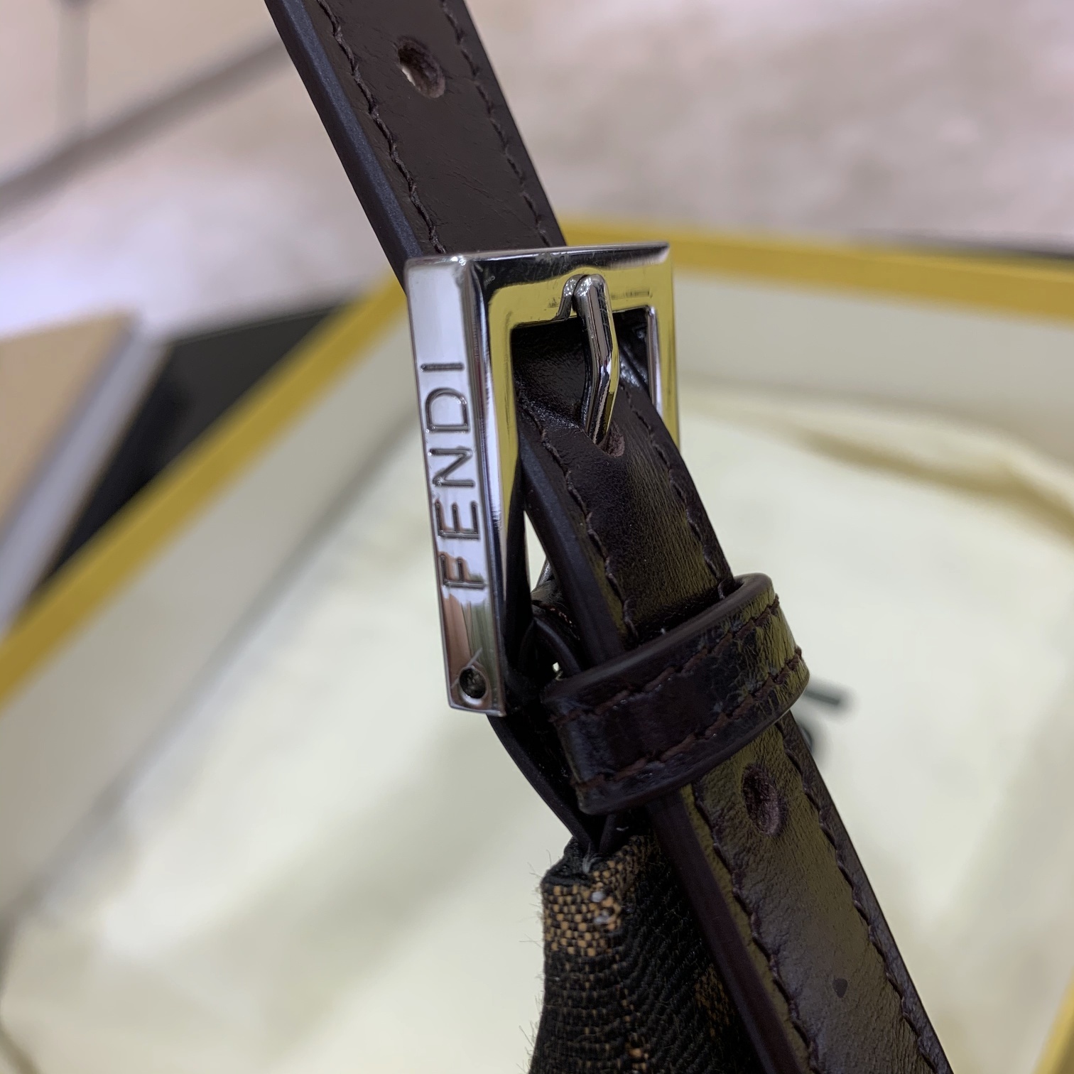 フェンディ「Fendi」 ヴィンテージ クレッセントバッグ