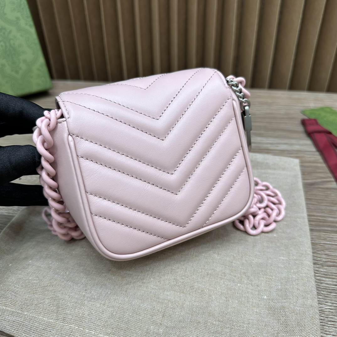 グッチ「Gucci」Vステッチ レザー ウエストバッグ