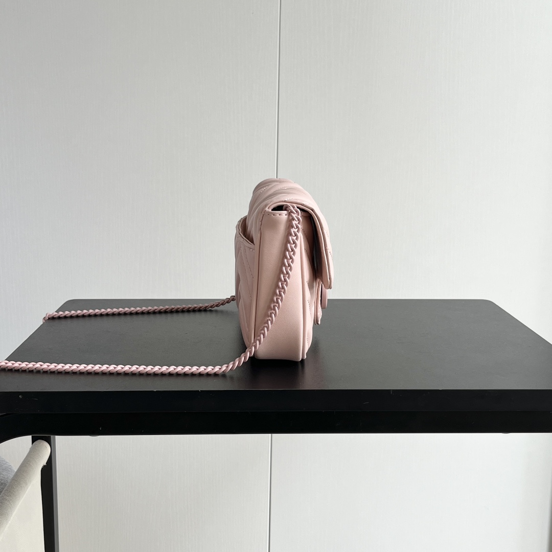 グッチ「Gucci」マーモント ミニ チェーン バッグ