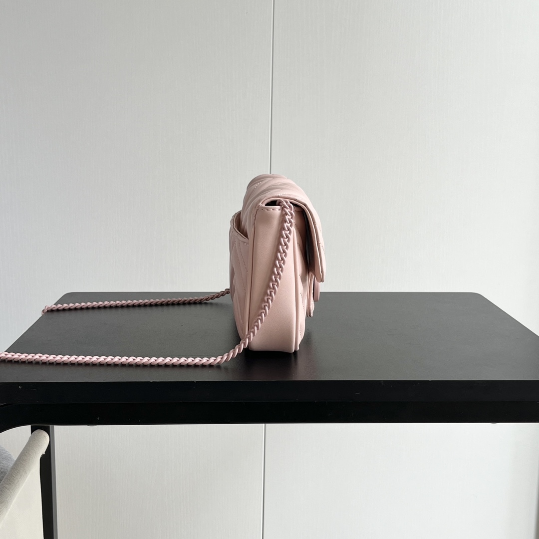 グッチ「Gucci」マーモント ミニ チェーン バッグ