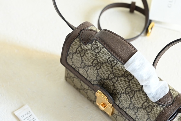 グッチ「Gucci」キャンバス ロックショルダーバッグ