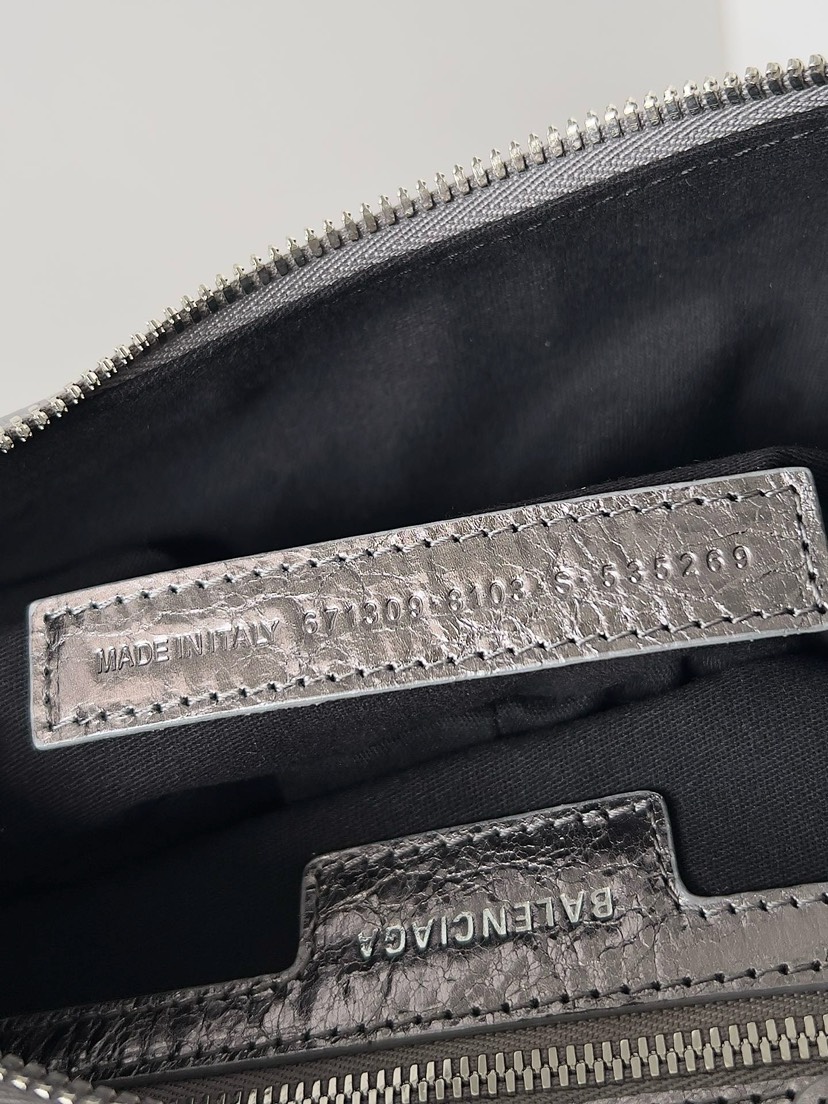 バレンシアガ「Balenciaga」ショルダーバッグ