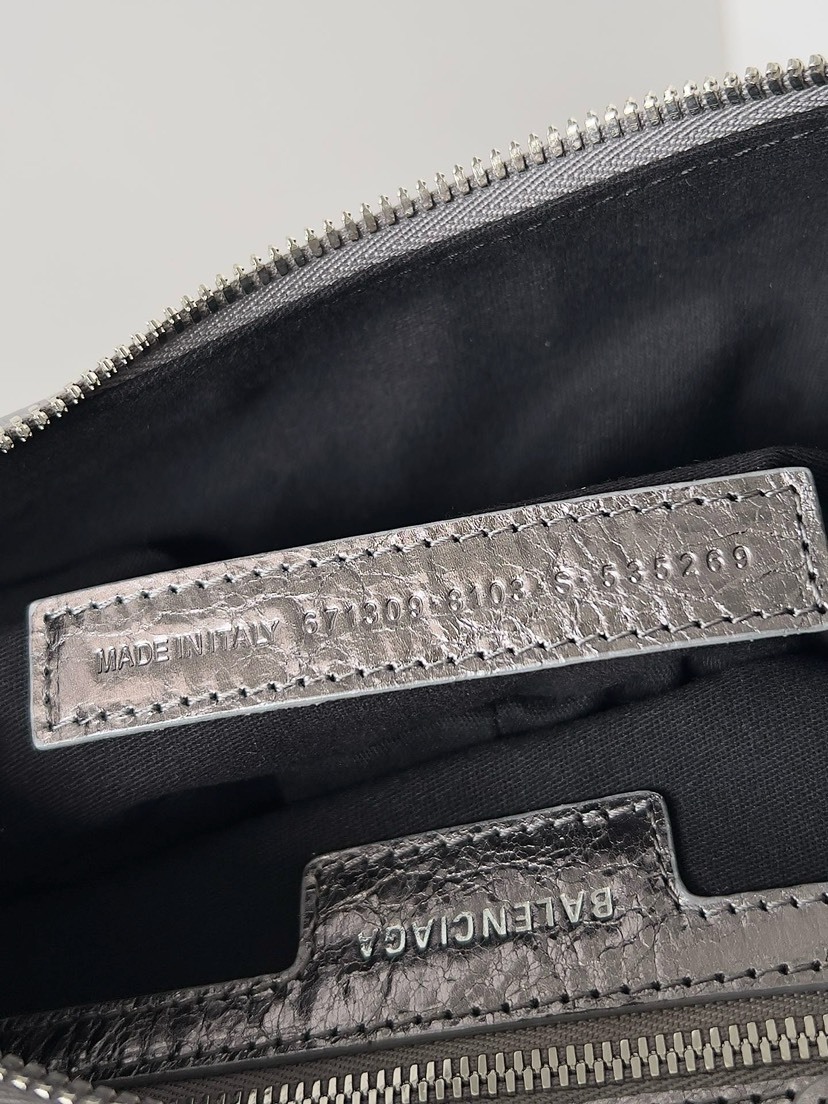 バレンシアガ「Balenciaga」ショルダーバッグ