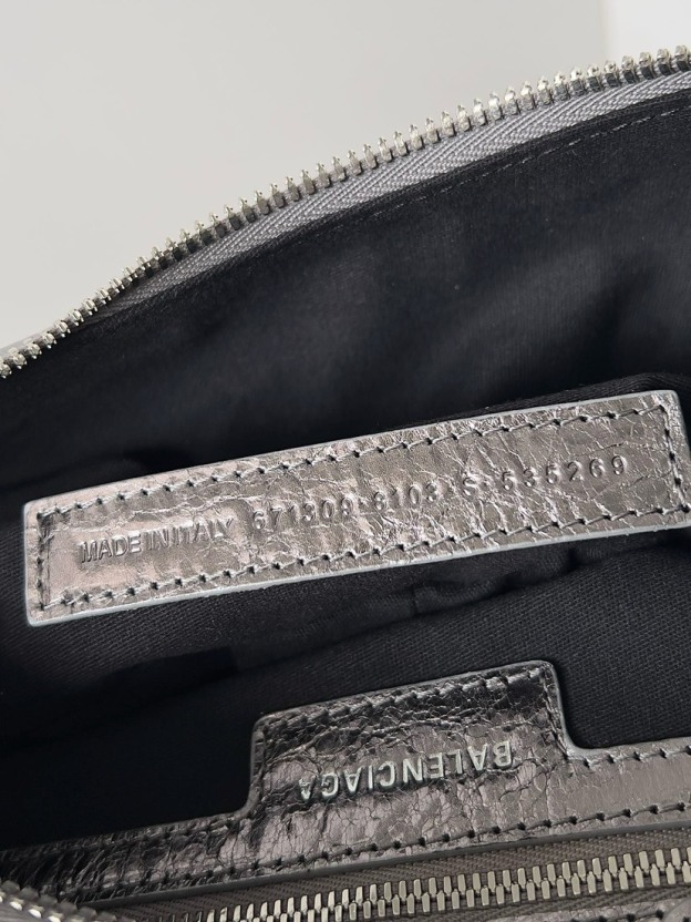 バレンシアガ「Balenciaga」ショルダーバッグ