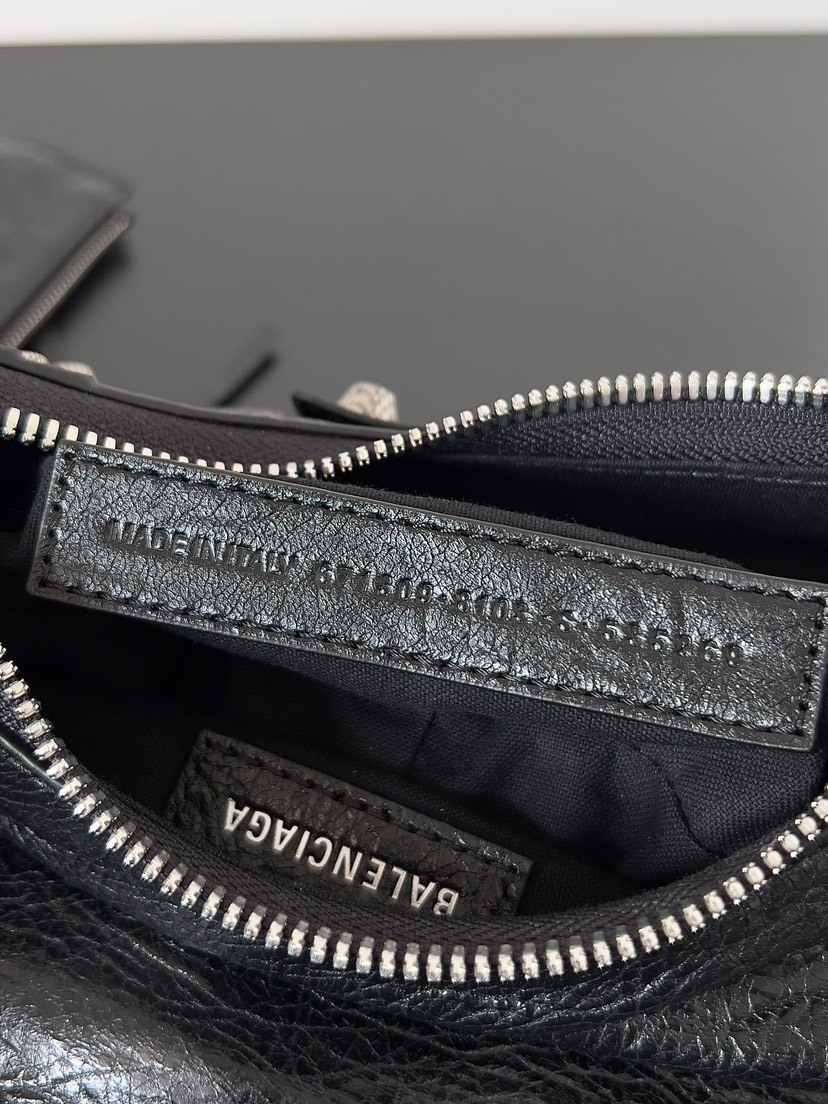 バレンシアガ「Balenciaga」スモール ハンドバッグ