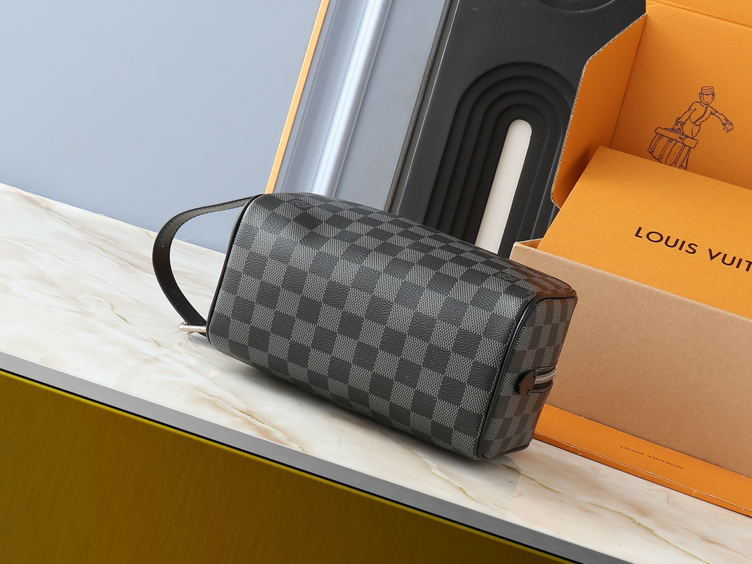 ルイ・ヴィトン「Louis Vuitton」Locker Dopp Kit トイレタリーバッグ