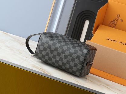 ルイ・ヴィトン「Louis Vuitton」Locker Dopp Kit トイレタリーバッグ