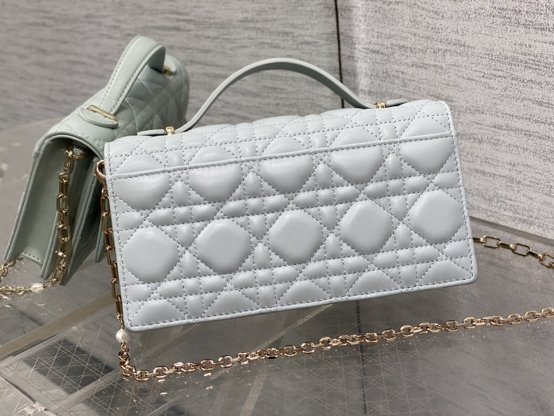 ディオール「Dior」30 MONTAIGNE パールチェーン クラッチバッグ