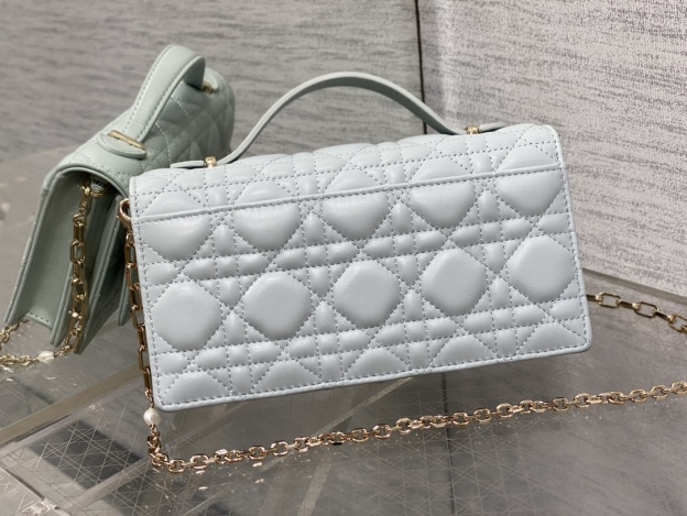 ディオール「Dior」30 MONTAIGNE パールチェーン クラッチバッグ