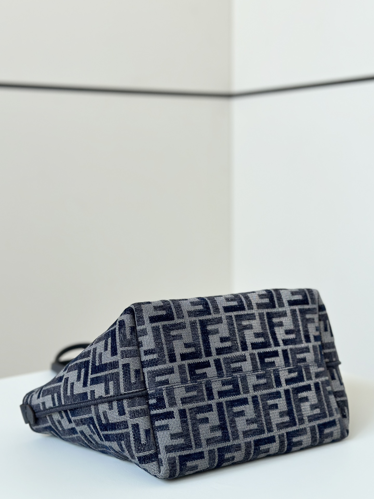 フェンディ「Fendi」2024秋冬コレクション Roll 大号ハンドバッグ