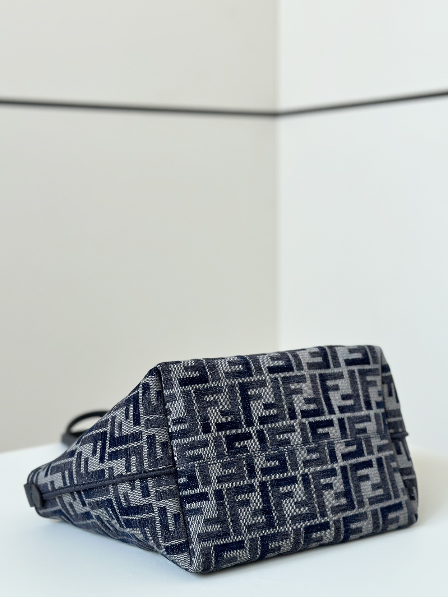 フェンディ「Fendi」2024秋冬コレクション Roll 大号ハンドバッグ