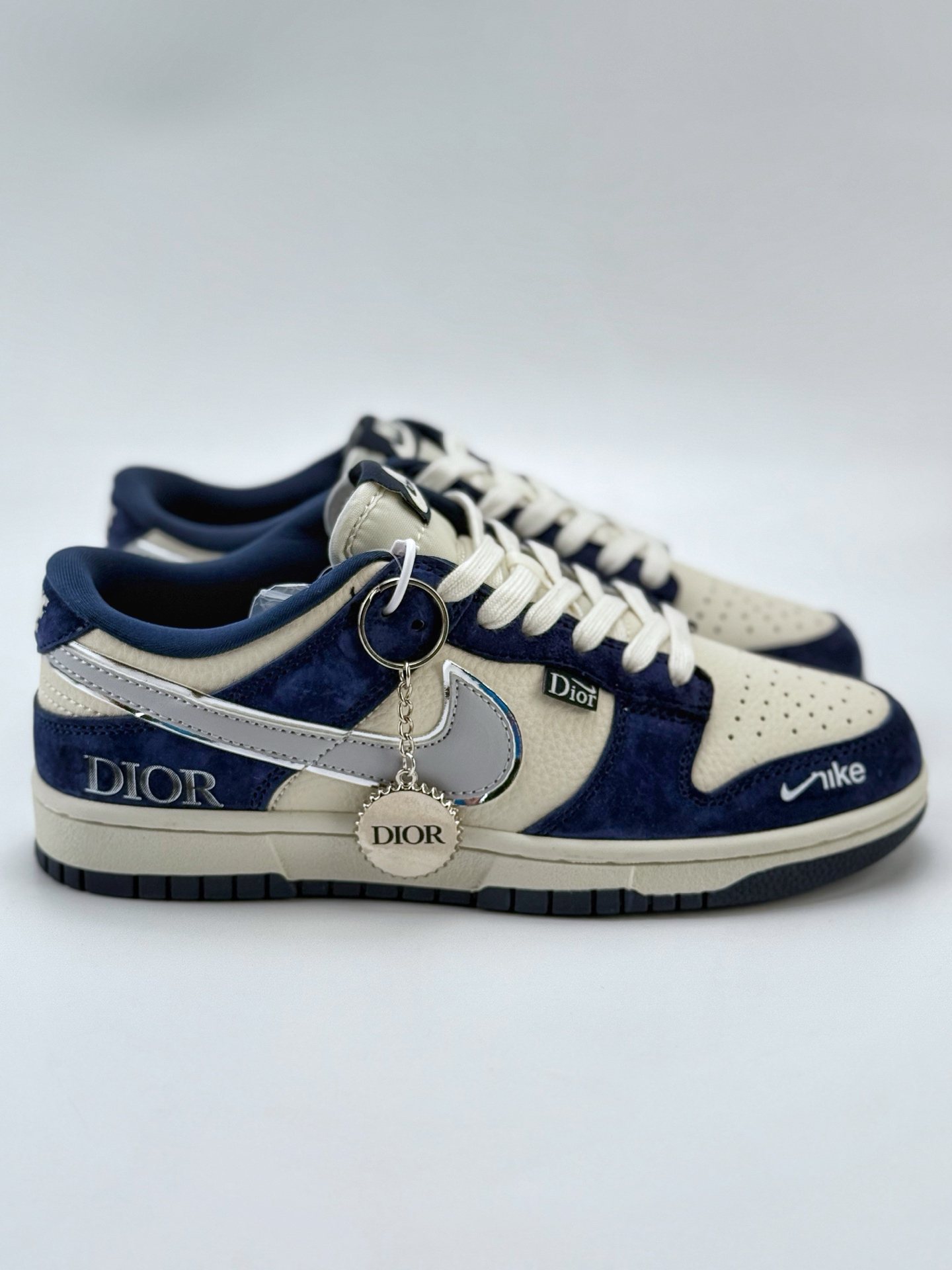 「コラボモデル」Dior x NikeSB ダンク ロウ ホワイト/ブルー/グレー 3M
