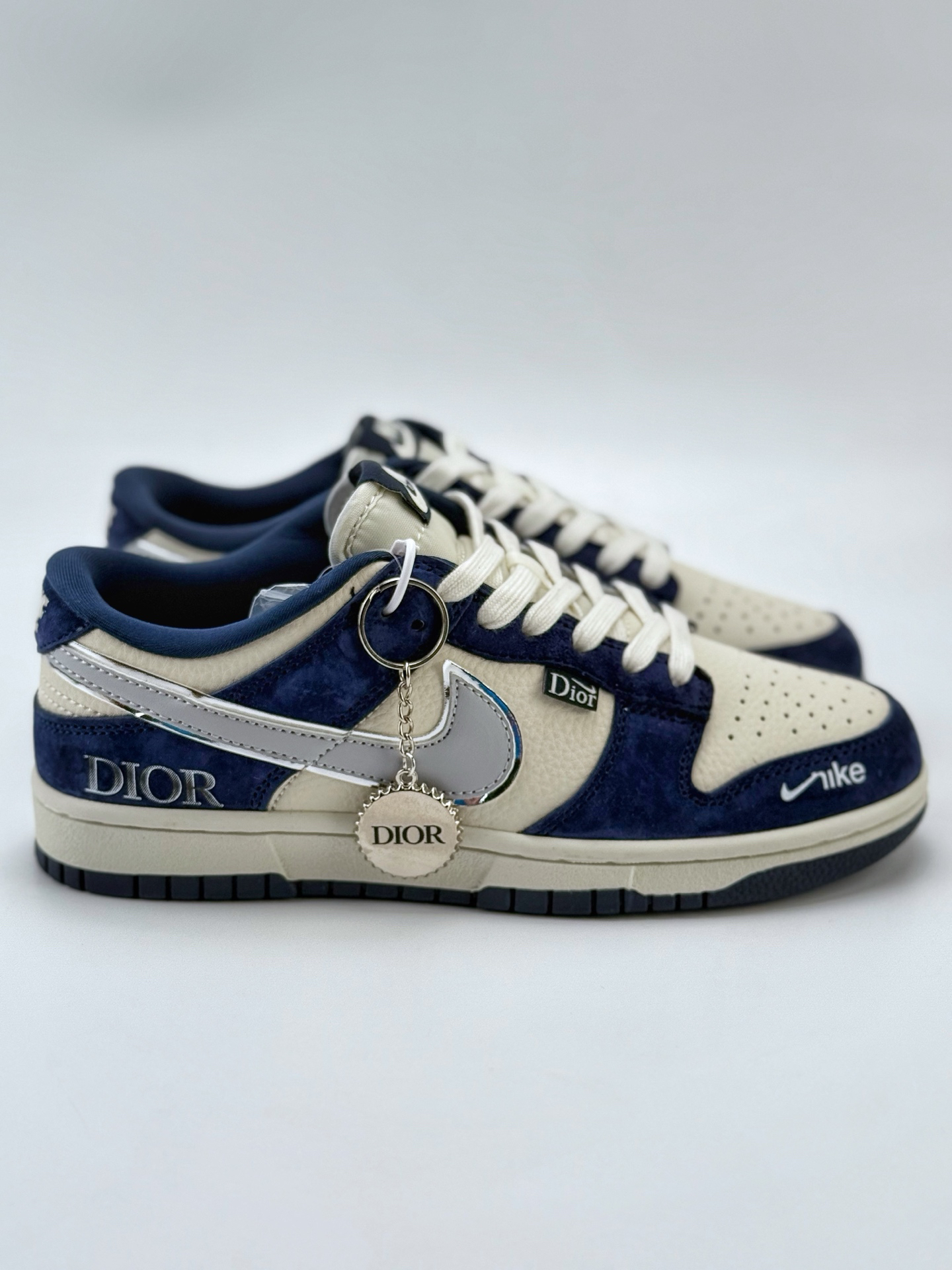 「コラボモデル」Dior x NikeSB ダンク ロウ ホワイト/ブルー/グレー 3M
