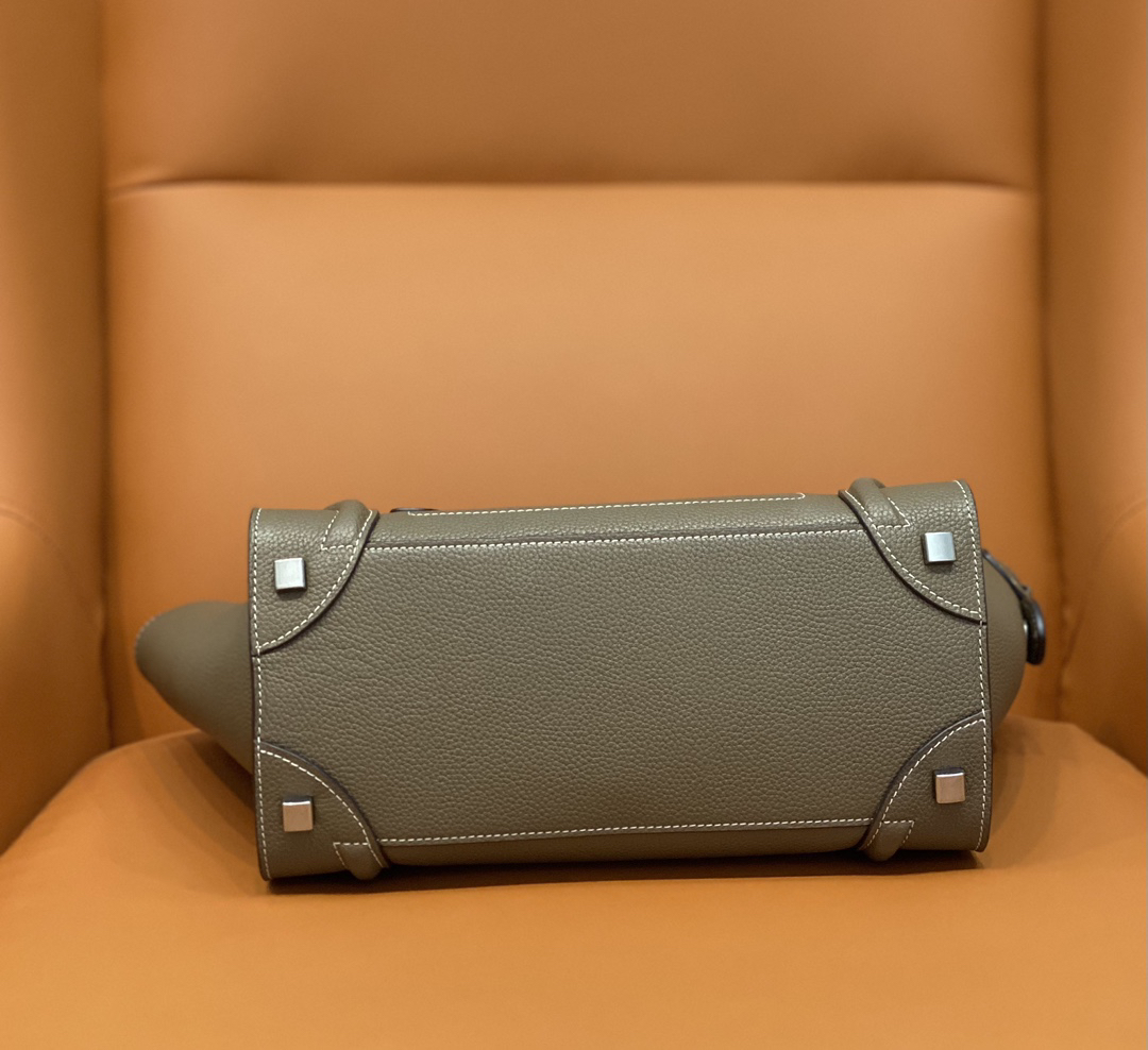 セリーヌ「Celine」ラゲージ マイクロ スムースレザー ショルダーバッグ