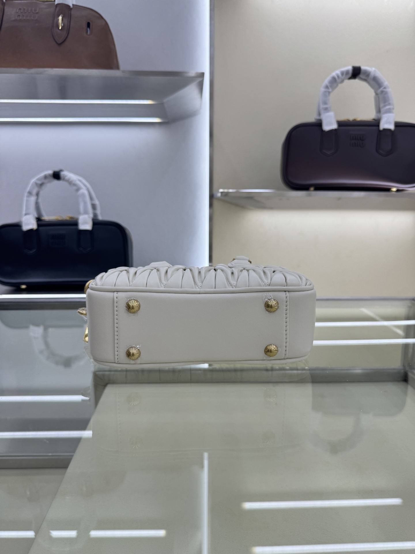 ミュウミュウ「Miu Miu」ボウリング バッグ ラムスキン マトラッセ ステッチ