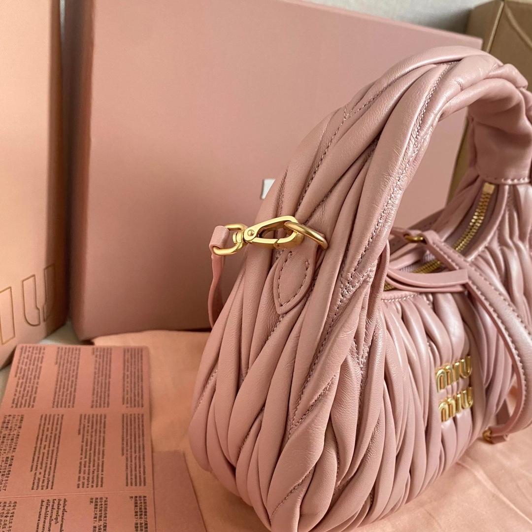 ミュウミュウ「Miu Miu」スノーピンク トップハンドルバッグ ラムスキン