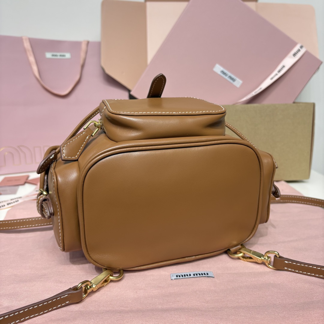 ミュウミュウ「Miu Miu」キャンパス バックパック レザー マルチポケット