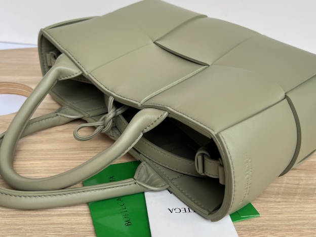 ボッテガ・ヴェネタ「Bottega Veneta」Mini Tote 3GG ショルダーバッグ