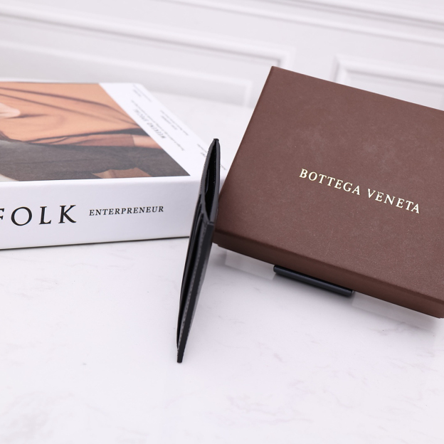 ボッテガ・ヴェネタ「Bottega Veneta」イントレチャート スリムカードホルダー