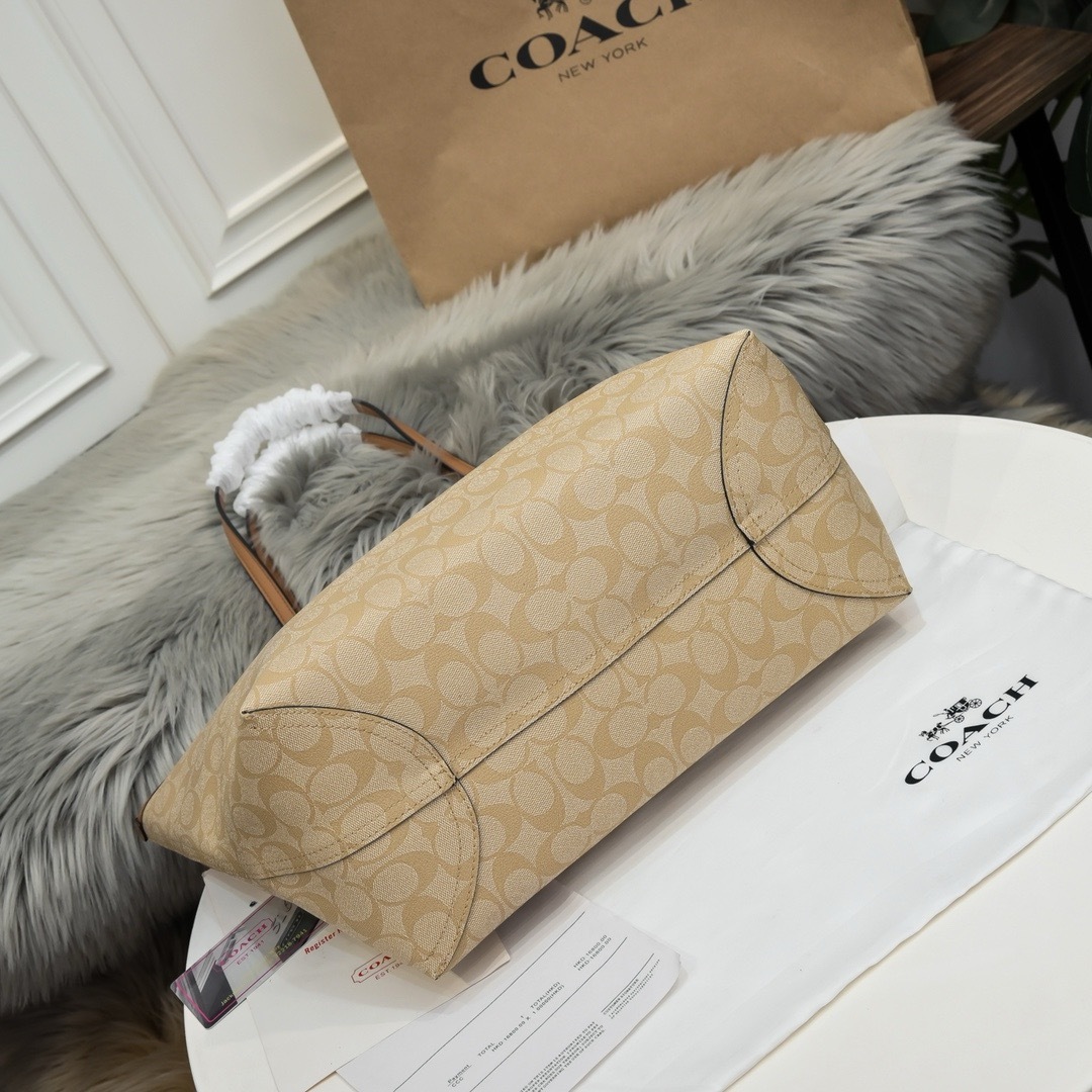 コーチ「Coach」ラージトートバッグ