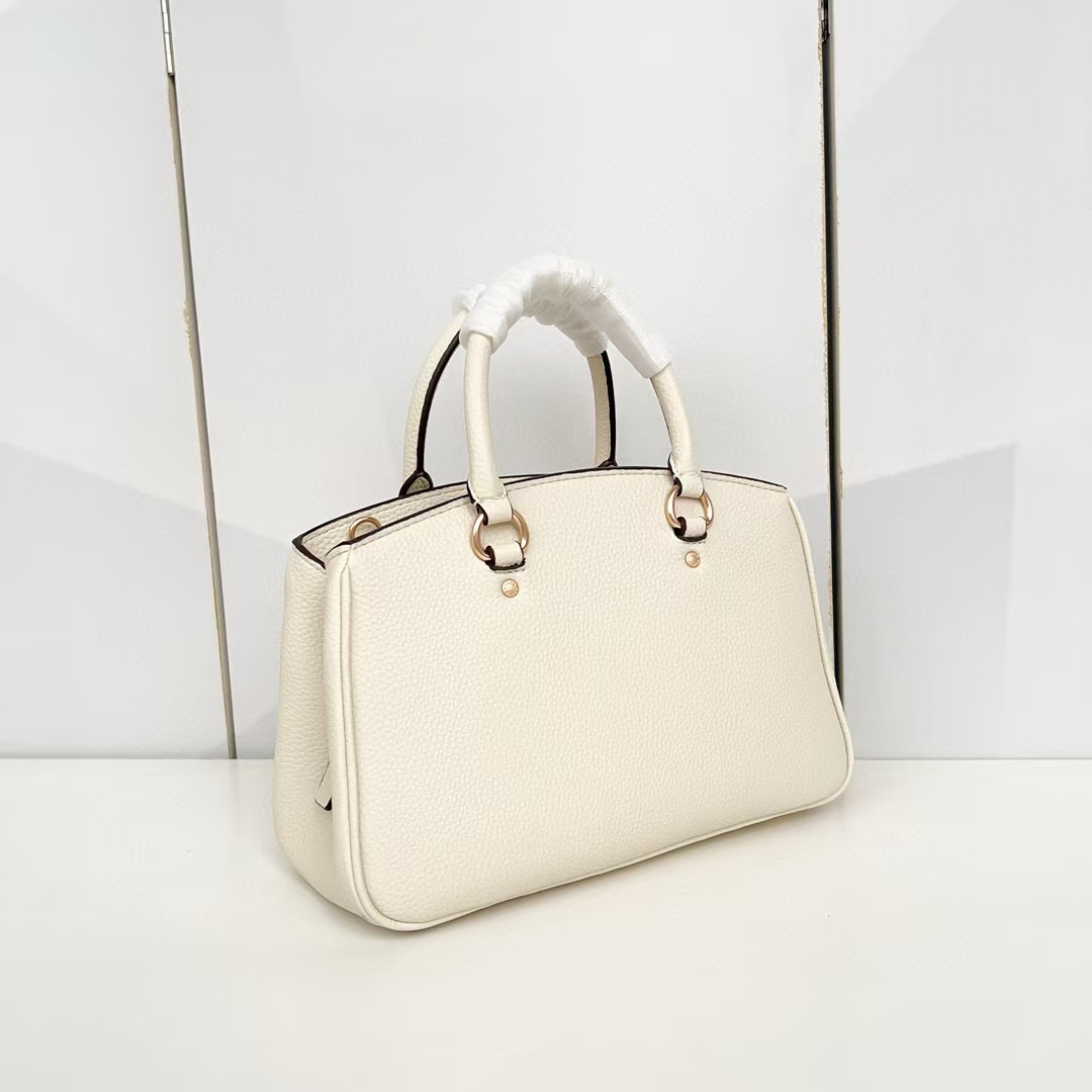 コーチ「Coach」ダーシー シリーズ ショルダーバッグ