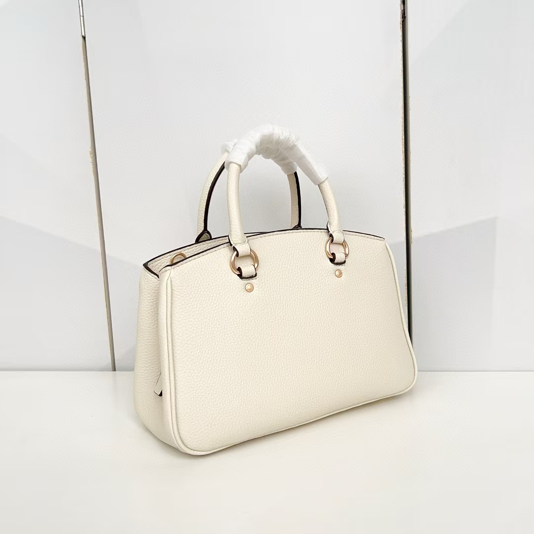 コーチ「Coach」ダーシー シリーズ ショルダーバッグ