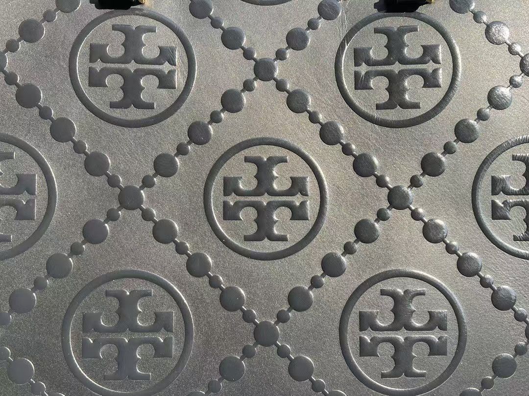 トリー バーチ「Tory Burch」 T Monogram 压花托特バッグ