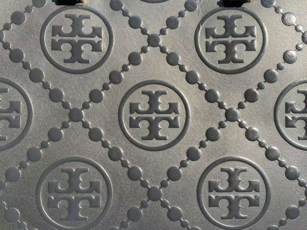 トリー バーチ「Tory Burch」 T Monogram 压花托特バッグ