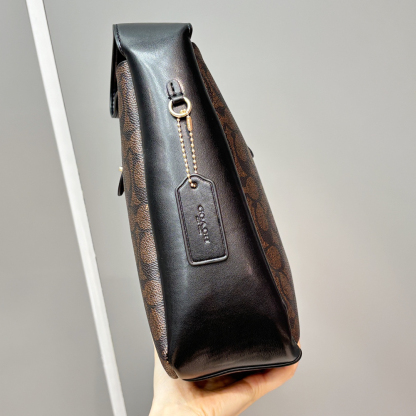 コーチ「Coach」シグネチャー ジャカード アンダーアームバッグ