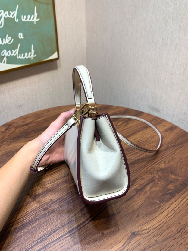 トリー バーチ「Tory Burch」Eleanor レザーショルダーバッグ