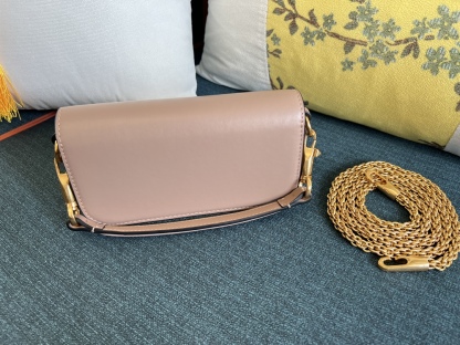 ヴァレンティノ「Valentino」 GARAVANI MINI LOCÒ チェーンバッグ