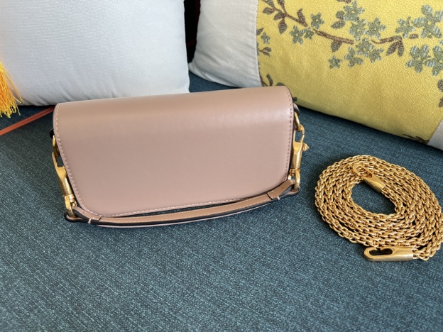 ヴァレンティノ「Valentino」 GARAVANI MINI LOCÒ チェーンバッグ