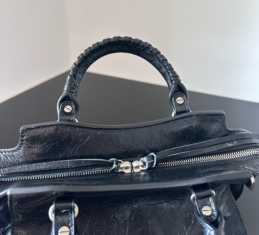 バレンシアガ「Balenciaga」モーターサイクルバッグ