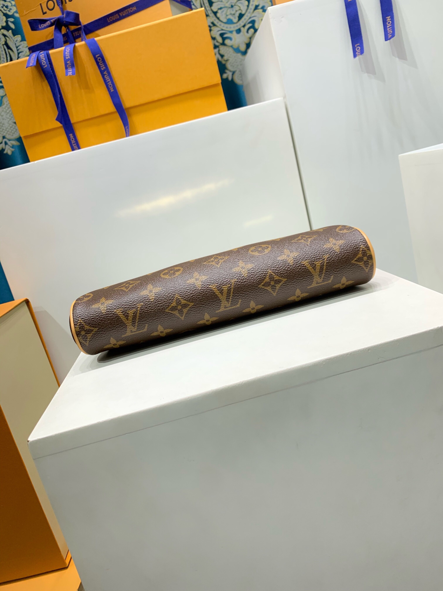 ルイ・ヴィトン「Louis Vuitton」Pochette Eva ハンドバッグ