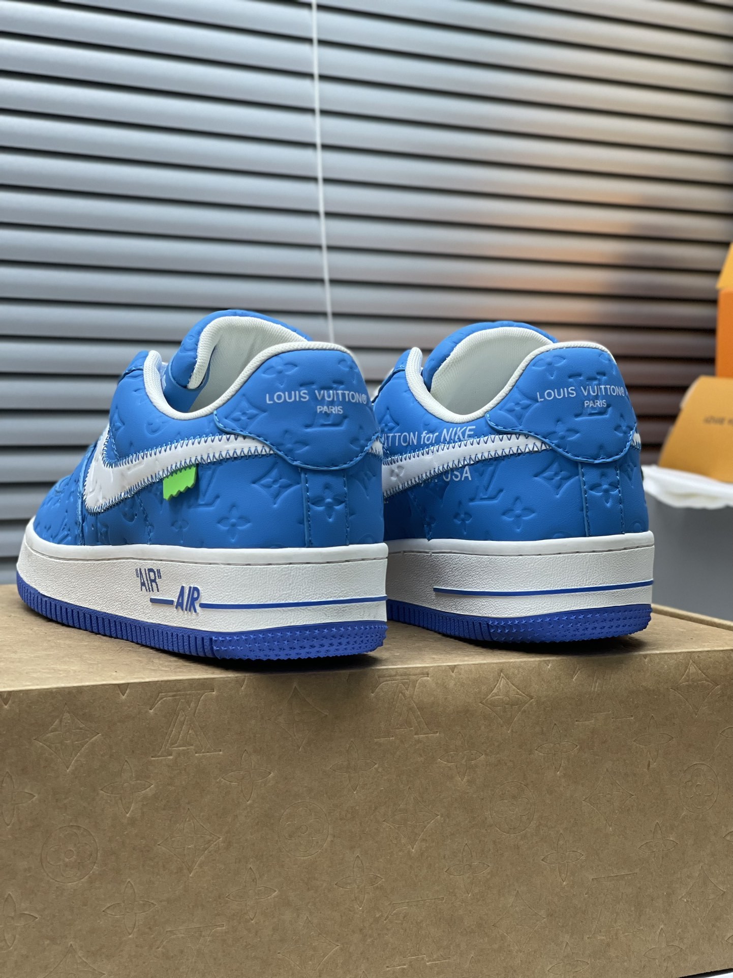 「コラボモデル」Louis Vuitton x Nike Air Force 1 Low【新商品発売】七色