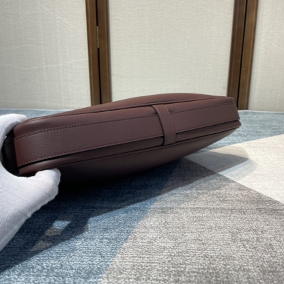 セリーヌ「Celine」AVA レザー ショルダーバッグ