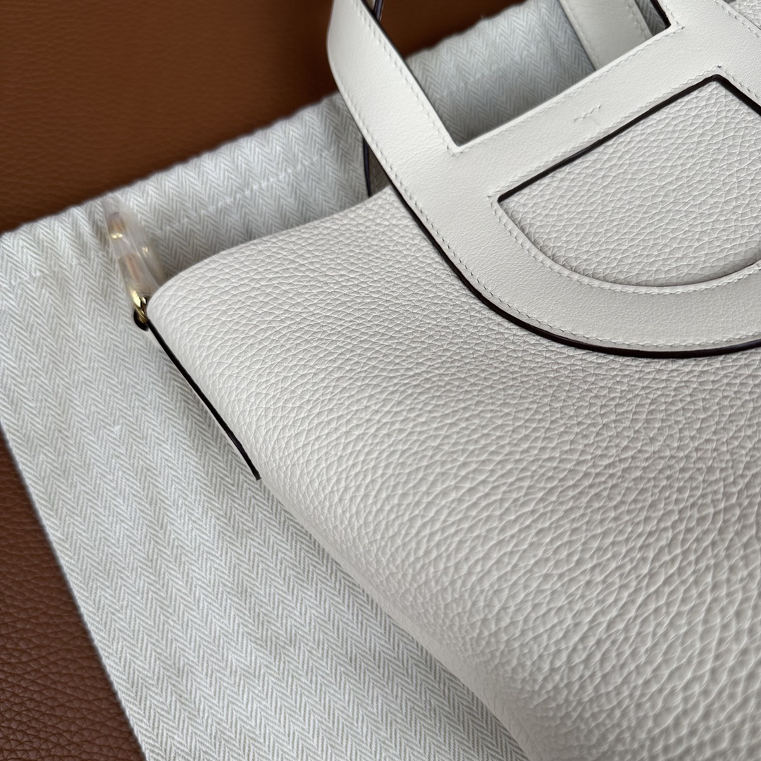 エルメス「Hermès」In-the-Loop 18 ハンドバッグ