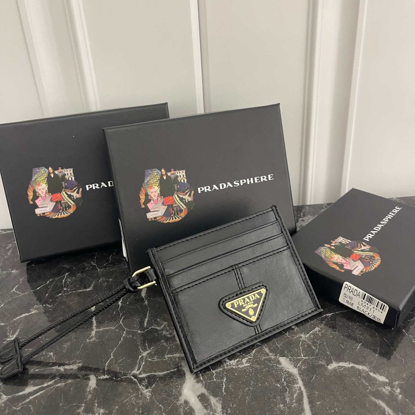 プラダ「Prada」レザーカルディケース