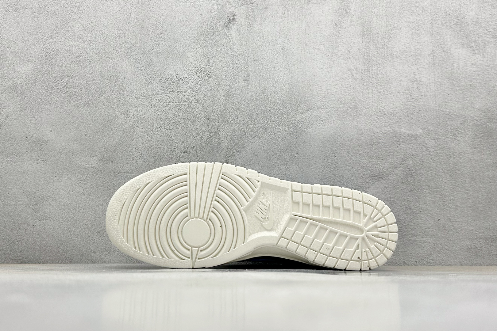 「コラボモデル」Balenciaga x NikeSB DUNK LOWグレーブルー ダブルスウッシュ スニーカー