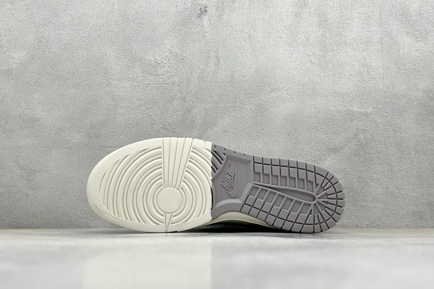 「コラボモデル」Balenciaga x Nikeグレー×ホワイト×ブルー スケートシューズ