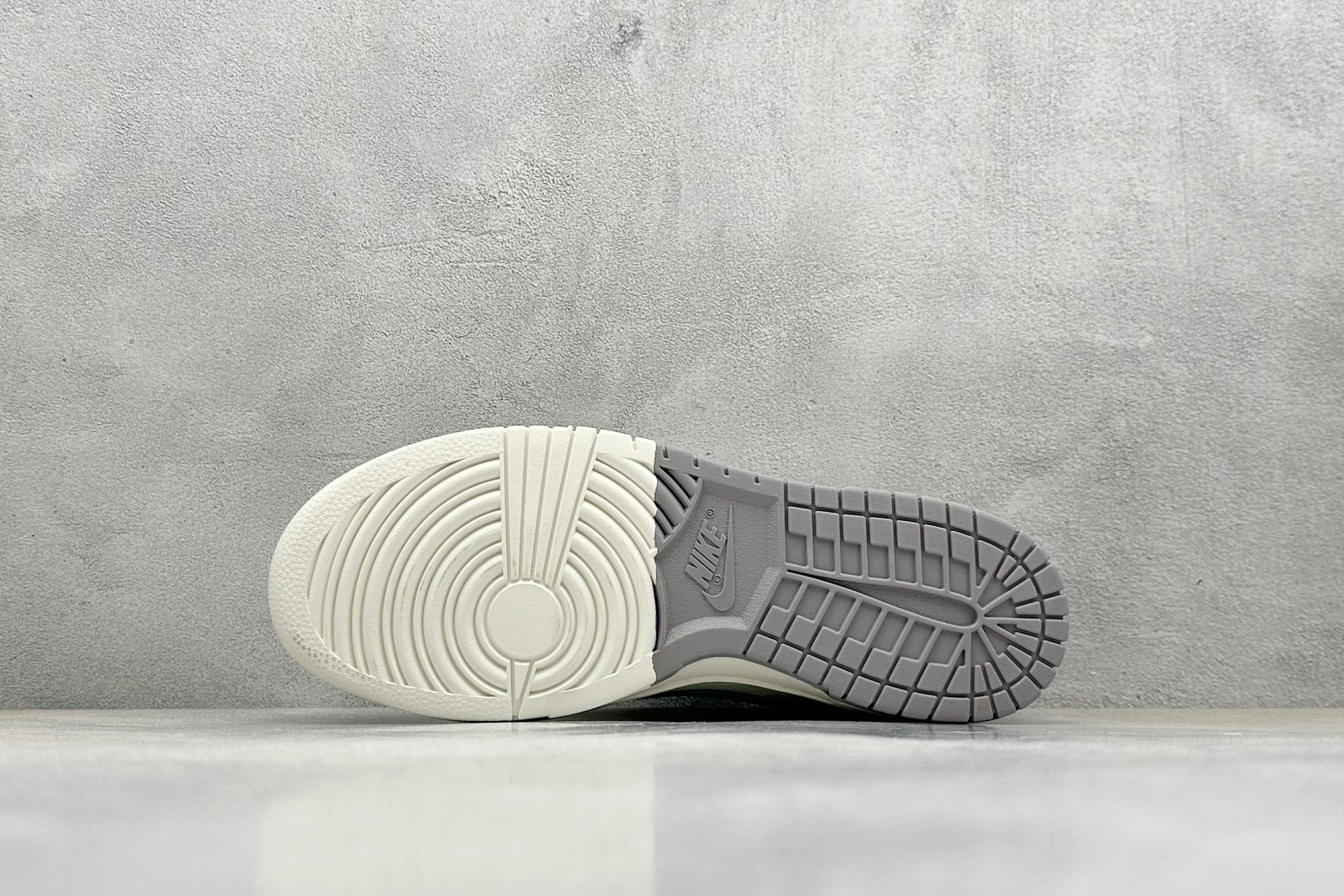 「コラボモデル」Balenciaga x Nikeグレー×ホワイト×ブルー スケートシューズ
