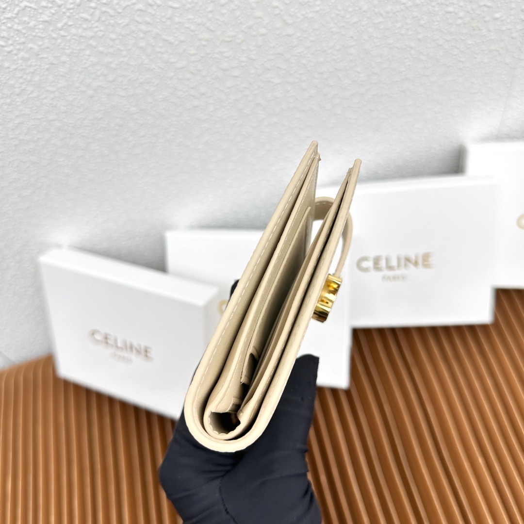 セリーヌ「Celine」VICTOIRE スムースレザー ミディアムウォレット