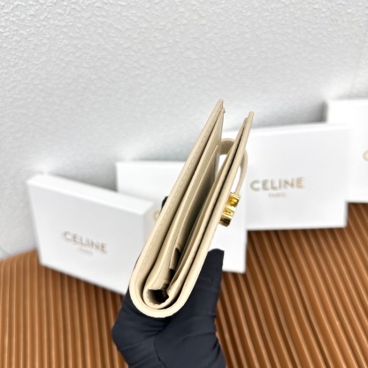 セリーヌ「Celine」VICTOIRE スムースレザー ミディアムウォレット