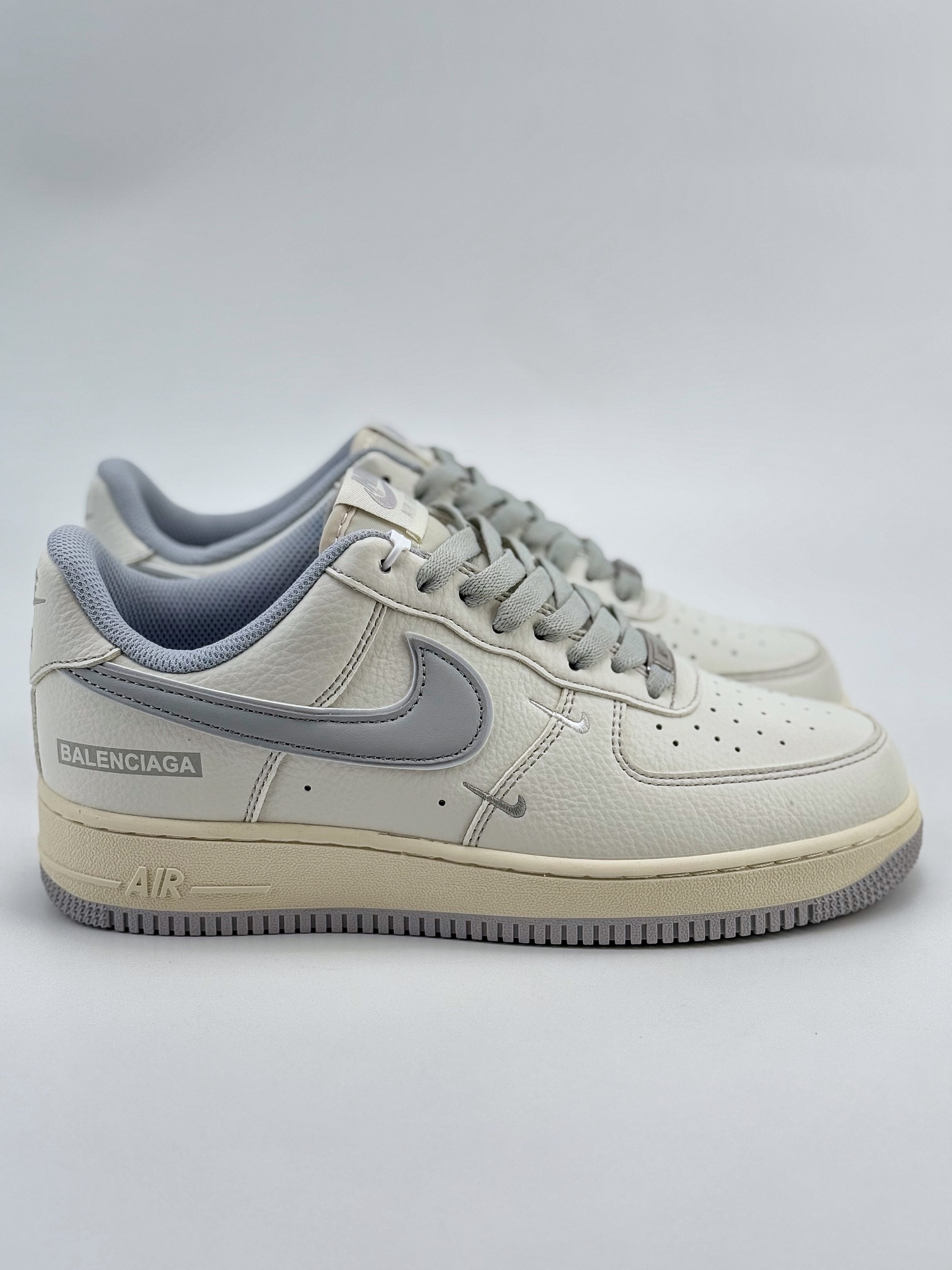 「コラボモデル」Balenciaga x NikeAir Force 1 Low 07 'Double Swoosh' スニーカー