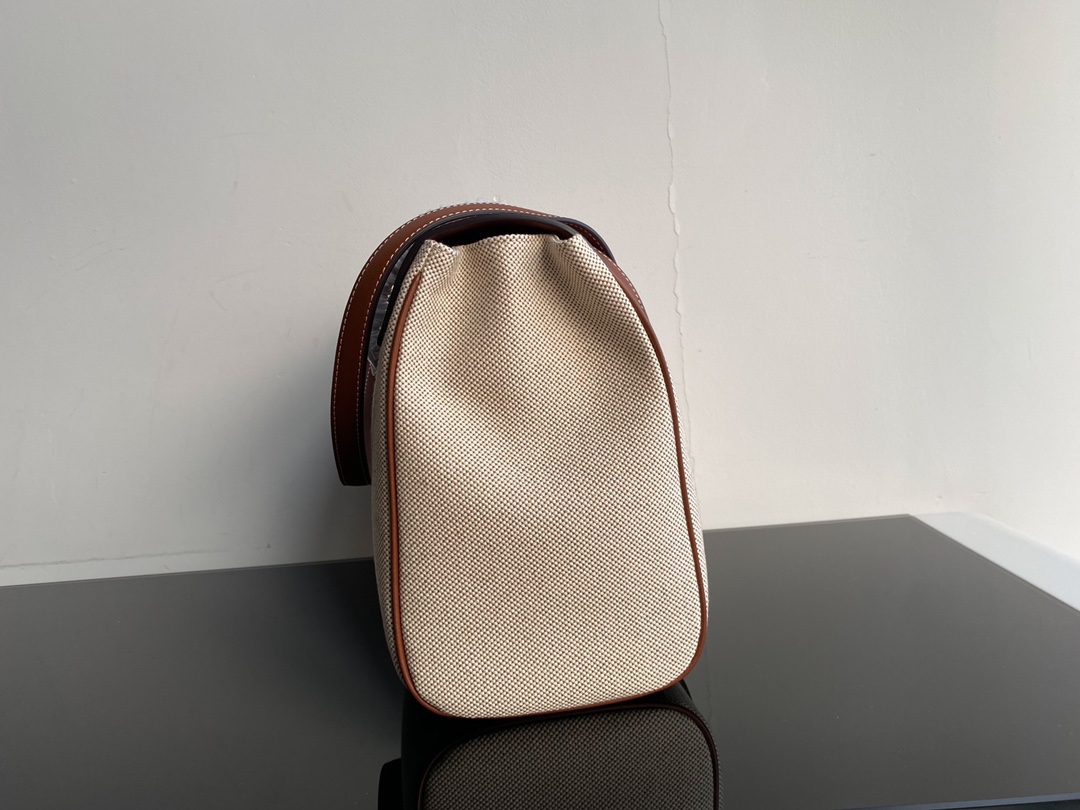 セリーヌ「Celine」SOFT 16 レザー ショルダーバッグ