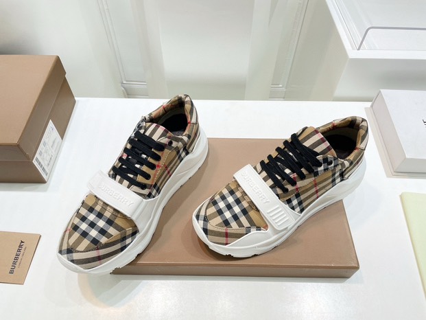 バーバリー［Burberry］スニーカーCheck-Trimmed革